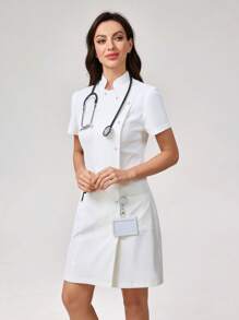 Scrubzie Vestido corto para enfermera de manga corta con cuello y doble bolsillo, sencillo para mujer - Blanco - Ver 5