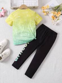 SHEIN Set de 2 piezas para niñas (talla pequeña) con parte superior de manga corta con cuello redondo y estampado de dibujos animados, y pantalones largos informales