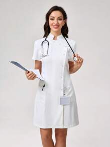 Scrubzie Vestido corto para enfermera de manga corta con cuello y doble bolsillo, sencillo para mujer - Blanco - Ver 1