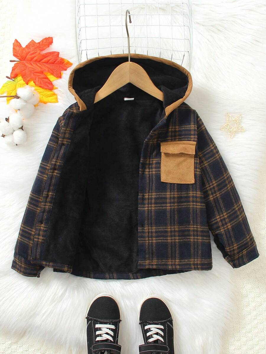 年轻男孩休闲保暖连帽格子胸口袋长袖夹克，适合秋冬季
