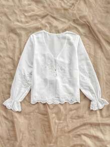 Soleia Blouse blanche décontracté à volants avec nœud et poignets brodés - Blanc - View 2