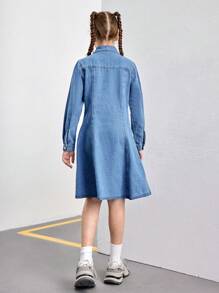 Vestido vaquero azul desteñido con pliegues y vuelo, diseño minimalista y de moda, adecuado para uso diario, para niñas preadolescentes