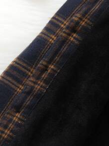 年轻男孩休闲保暖连帽格子胸口袋长袖夹克，适合秋冬季