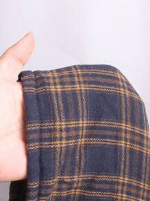 年轻男孩休闲保暖连帽格子胸口袋长袖夹克，适合秋冬季