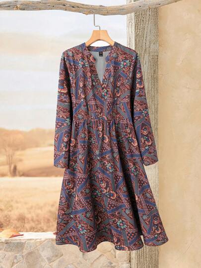 EMERY ROSE Große Größen V-Ausschnitt Langarm Allover Muster Gerafftes Lässig Kleid, Winterkleidung für Frauen