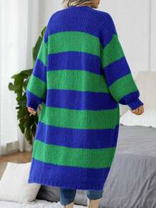SHEIN CURVE+ 极简时尚大码蓝绿条纹开衫毛衣，简约休闲舒适，采用优质面料制成，亲肤，穿着无忧，适合毕业典礼，节日，母亲节，万圣节，新年，情人节，感恩节，圣诞节，复活节，国庆节，舞会，除夕，冬季 - 藍色 - 查看 2