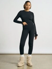 AiiRZ Bộ đồ hai mảnh áo len bó cổ tròn có chi tiết lông tay dài và quần legging - màu đen - Xem 1