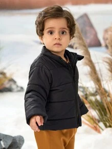 SHEIN 3 Stücke/Set Kleinkind Baby Jungen Karohemd, schwarze warme Jacke und Hose Outfit, perfekte Kombination aus klassischem Karodesign und bequemem Material, geeignet für Herbst und Winter, verleiht der Wintergarderobe des Babyjungen Mode und Wärme