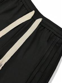 Manfinity Hypemode Herren Jogginghose in weiter Passform mit Schlitz am Saum und Kordelzug in der Taille - Schwarz - Übersicht 6