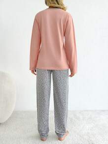 SHEIN Cottnline Bộ đồ ngủ dài tay cổ tròn in chữ 100% cotton và quần dài in họa tiết toàn thân cho nữ - Màu Hồng  Dưa hấu - Xem 2