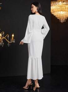 Modelyn Women's Solid Color Square Neck Floral Applique Elegant Long Sleeve Dress