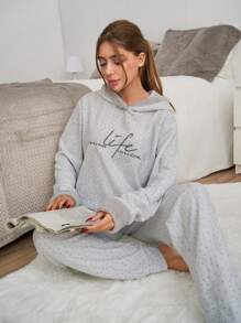 RueChic 2 pièces Set de vêtements d'intérieur en peluche avec motifs à rayures et à pois, avec broderie de slogan et détails de capuche