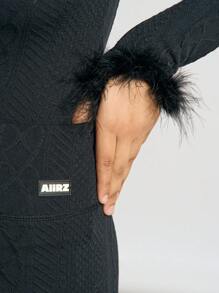 AiiRZ Bộ đồ hai mảnh áo len bó cổ tròn có chi tiết lông tay dài và quần legging - màu đen - Xem 3