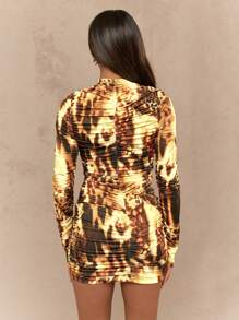 MISSGUIDED Vestido ajustado mini con cuello alto, mangas largas fruncidas y estampado de leopardo con recorte