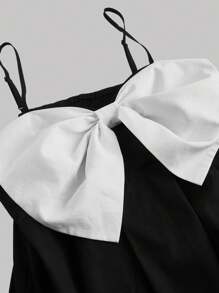 SHEIN MOD 大码撞色蝴蝶结装饰吊带连衣裙，适合日常休闲穿着 - 黑與白 - 查看 3