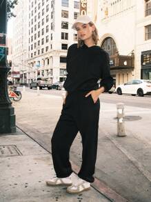 SHEIN EZwear Conjunto de sudadera con capucha y pantalón de chándal de felpa informal para mujer, ajuste holgado, negro, para otoño/invierno - Negro - Ver 3