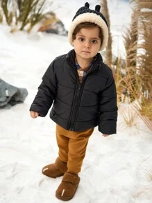 SHEIN 3 Stücke/Set Kleinkind Baby Jungen Karohemd, schwarze warme Jacke und Hose Outfit, perfekte Kombination aus klassischem Karodesign und bequemem Material, geeignet für Herbst und Winter, verleiht der Wintergarderobe des Babyjungen Mode und Wärme