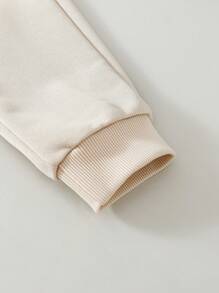 SHEIN 年轻男孩 2 件套休闲百搭运动学院标志连帽衫和裤子套装，适合秋冬季户外/街头/返校的衣服