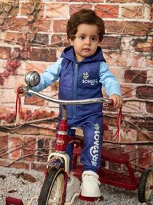 SHEIN This 3-Piece Baby Boys Cartoon Animal Pattern Vest Jacket Set With Long Sleeve T-Shirt And Pants Adds A Touch Of Cuteness And Warmth To Baby's Winter Outfit. Specially Designed For Cold Weather, It Provides All-Around Warmth And Comfort For The Baby.