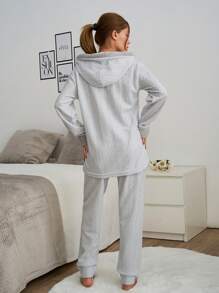 RueChic 2 pièces Set de vêtements d'intérieur en peluche avec motifs à rayures et à pois, avec broderie de slogan et détails de capuche