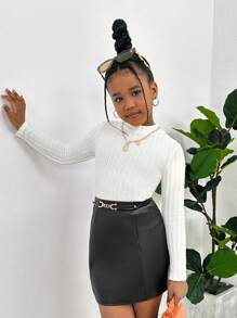 طقم لباس علوي محبوك بأكمام طويلة وتنورة قصيرة من الجلد الصناعي من توين جيرل نوفا شوب - أبيض وأسود - مشاهدة 2