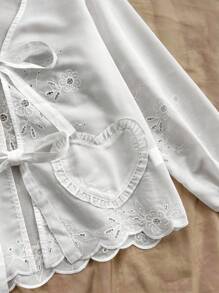Soleia Blouse blanche décontracté à volants avec nœud et poignets brodés - Blanc - View 5