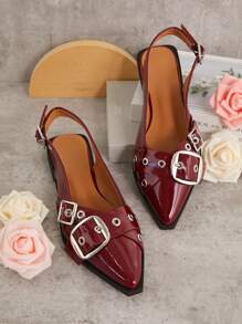 SHUZIA 女士勃艮第 Pat 机车风露跟尖头平底鞋：粗扣和索环边缘新年假期情人节礼物夏季鞋 - 酒紅色 - 查看 2