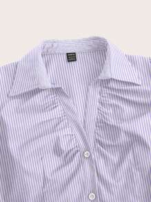 Sweetra V 领褶皱锁孔前短袖衬衫，时尚百搭，适合办公室穿着 - 淡紫色 - 查看 5