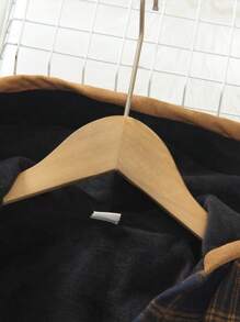 年轻男孩休闲保暖连帽格子胸口袋长袖夹克，适合秋冬季