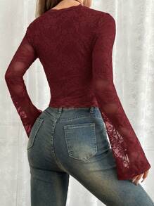 SHEIN EZwear 女士 V 领复古蕾丝喇叭袖时尚 T 恤 - 酒紅色 - 查看 2