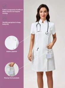Scrubzie Vestido corto para enfermera de manga corta con cuello y doble bolsillo, sencillo para mujer - Blanco - Ver 4