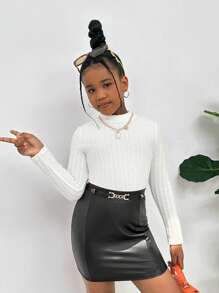 طقم لباس علوي محبوك بأكمام طويلة وتنورة قصيرة من الجلد الصناعي من توين جيرل نوفا شوب - أبيض وأسود - مشاهدة 3