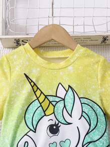 SHEIN Set de 2 piezas para niñas (talla pequeña) con parte superior de manga corta con cuello redondo y estampado de dibujos animados, y pantalones largos informales