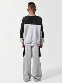 SHEIN Set de 2 piezas para niños preadolescentes, ajuste holgado con bolsillo de patchwork informal - Neblina azul - Ver 2