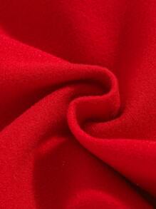 女婴喜庆红色中国传统汉服外套和蓬松白色下摆裙子，秋冬