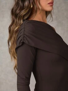 SHEIN BAE 女士休闲不对称领修身长袖 T 恤，适合秋季 - 咖啡棕 - 查看 5