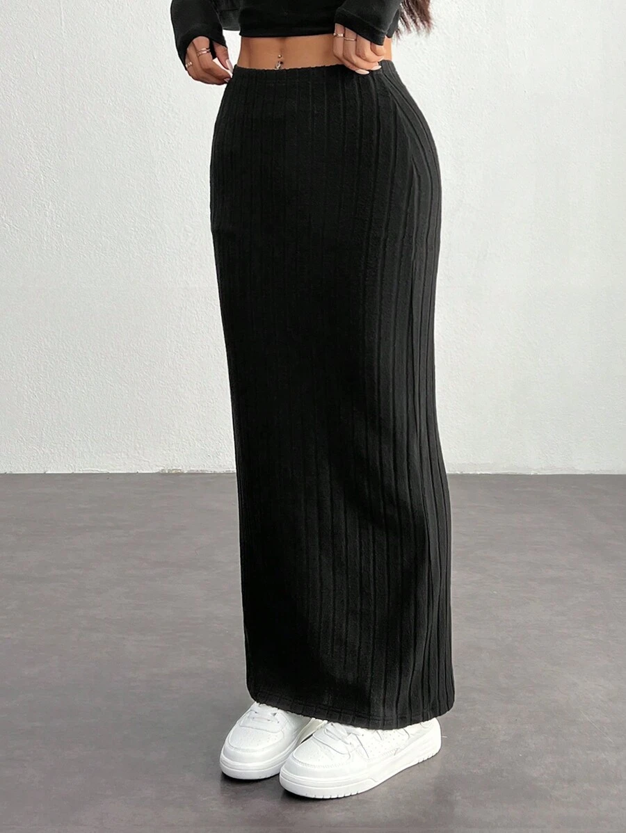 SHEIN PETITE 女款黑色凹纹紧身及膝裙 - 黑色 - 查看 1