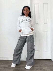SHEIN Conjunto casual de 2 piezas para niña preadolescente con sudadera con capucha estampada con letras y bolsillos, y pantalones de ajuste relajado - Gris Oscuro - Ver 5