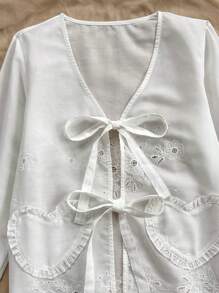 Soleia Blouse blanche décontracté à volants avec nœud et poignets brodés - Blanc - View 6