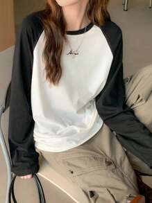 DAZY Áo thun tay lỡ thêu chữ màu tương phản cổ tròn rộng rãi cho nữ - trắng - Xem 6