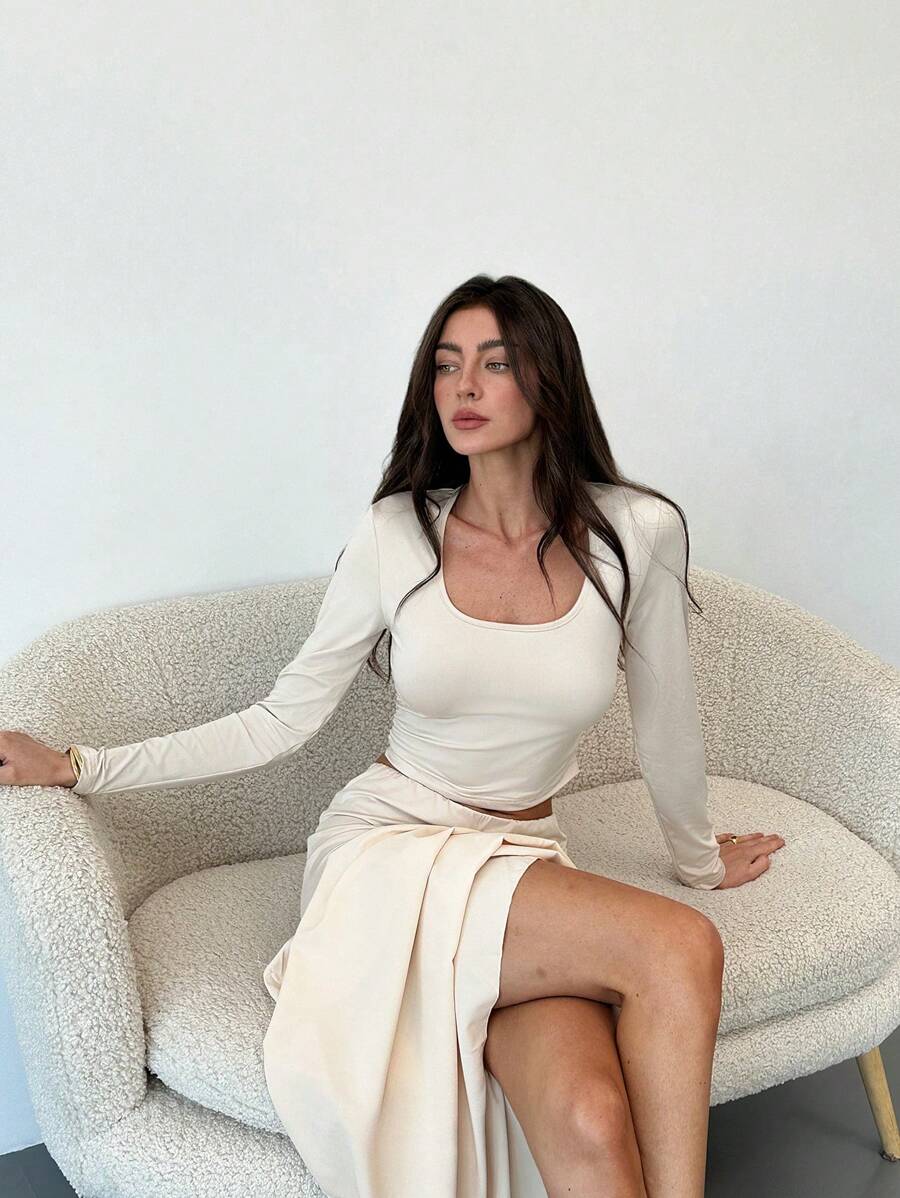 Aloruh 2 件套杏色圆领修身 T 恤 + 褶皱喇叭裙套装，百搭秋冬装 - 米色 - 查看 1