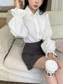 SHEIN Essnce Áo sơ mi nữ tay dài xếp ly đơn hàng khuy cài nút cổ điển thường ngày màu trắng trơn màu dành cho nữ Áo sơ mi nữ Áo cánh nữ Áo sơ mi Lễ Tạ ơn, Mùa thu - trắng - Xem 9