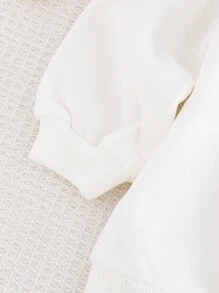 SHEIN LMoss Kids LMoss 女婴可爱百搭字母图案长袖运动衫配松紧腰心形印花裤套装，秋冬 - 彩色 - 查看 3