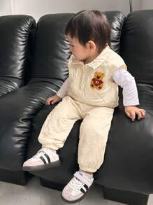 SHEIN 男婴 2 件套休闲可爱熊刺绣绗缝立领拉链口袋背心和裤子套装，适合秋冬日常穿着 - 杏色 - 查看 4