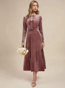 SHEIN Clasi 1 件女士时尚百搭长袖圆领蝴蝶结天鹅绒秋千裙，适合秋冬季 - 藕粉色 - 查看 1
