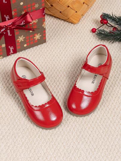 女童可爱扇贝形绑带玛丽珍芭蕾平底鞋，纯色