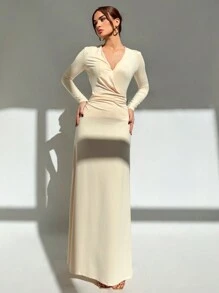 Aloruh Abito aderente in stile pesce con scollo profondo a V e arricciature laterali, con decorazione metallica