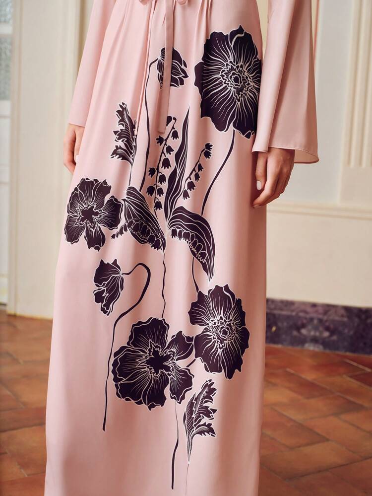 ZEYLAH VESTIDO LARGO CON ESTAMPADO FLORAL, CUELLO CON ABERTURA, MANGAS ACAMPANADAS Y CINTURÓN