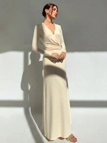 Aloruh Abito aderente in stile pesce con scollo profondo a V e arricciature laterali, con decorazione metallica