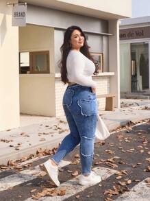 SHEIN EZwear Plus Size Front Button Pocket Frayed Hem Casual Denim Jeans - Blue - View 4